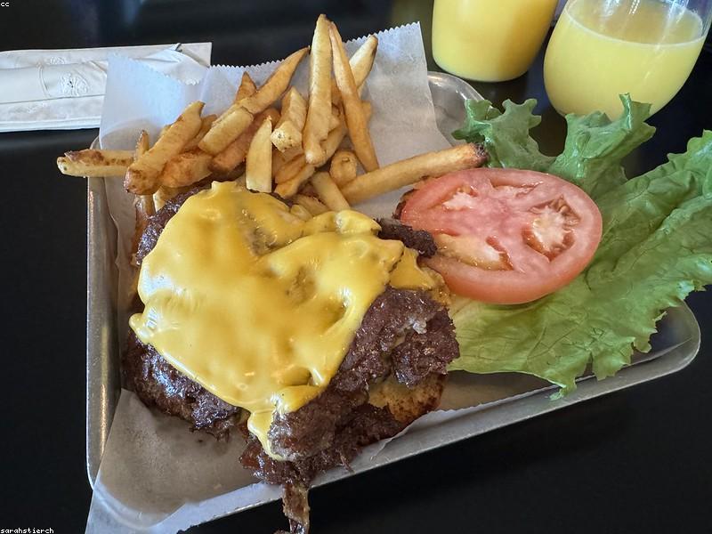 Classic Cheeseburger